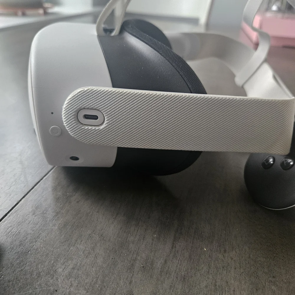 VR Headset with Controllers - White